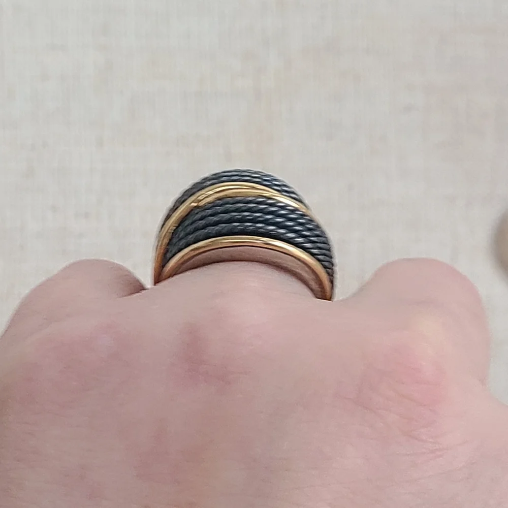 David Yurman Origami Crossover Ring In Blackened Silver and Gold - Picture 10 of 13